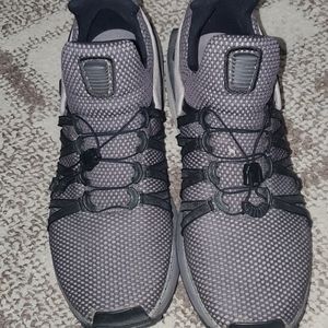 Nike shoe gravity shox